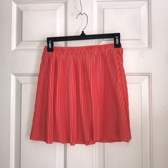 CORAL PLEATED MINI SKIRT - Picture 3 of 5